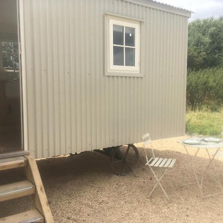 Romantic Secluded Shepherd Hut Hares Rest Southwick  Extérieur photo