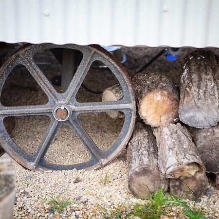 Romantic Secluded Shepherd Hut Hares Rest Southwick  Extérieur photo