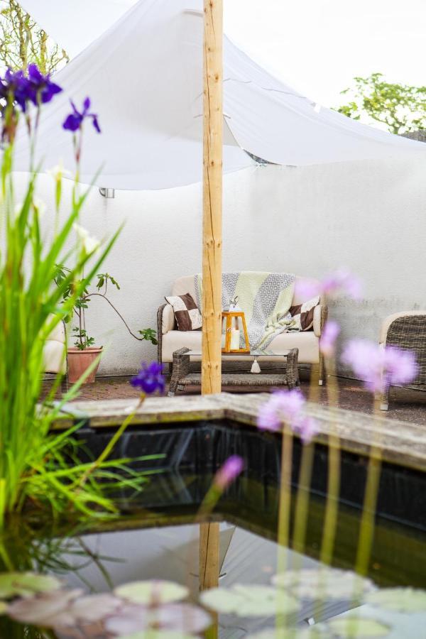 Romantic Secluded Shepherd Hut Hares Rest Southwick  Extérieur photo