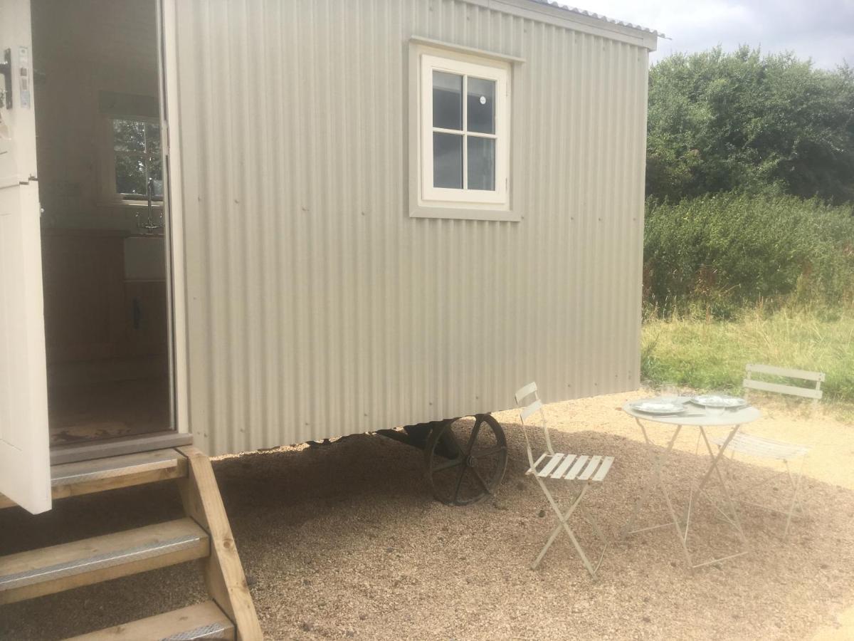 Romantic Secluded Shepherd Hut Hares Rest Southwick  Extérieur photo