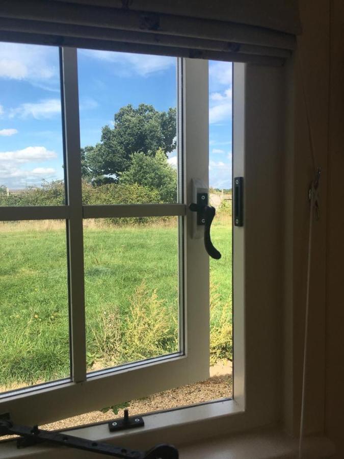 Romantic Secluded Shepherd Hut Hares Rest Southwick  Extérieur photo